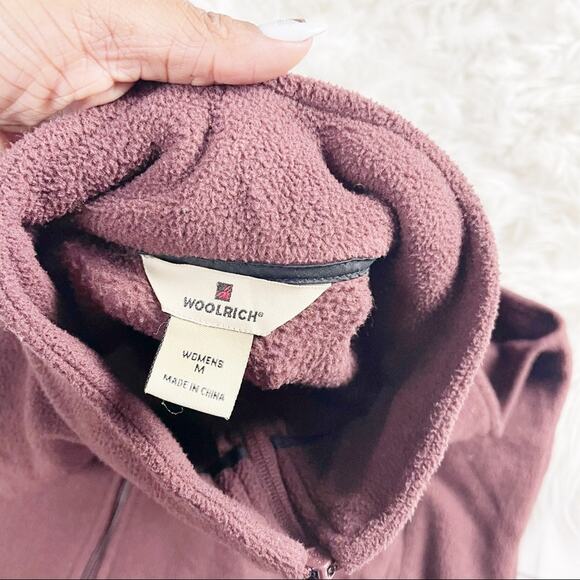 Woolrich Women's Burgundy Red Fleece Zip Vest Size‎ Medium - Picture 2 of 5